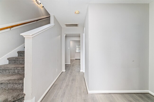 Foto del edificio - 10810 Meadow Walk Ln