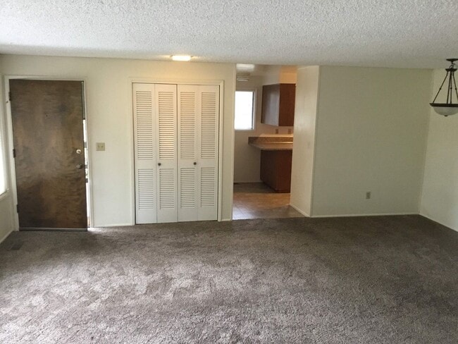 Photo - 3 bedroom 2 bathroom Duplex Townhome