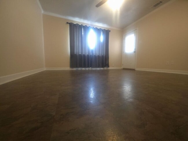 Building Photo - Charming 3-Bedroom Home for Rent – Spacious Backyard & Quiet Neighborhood!