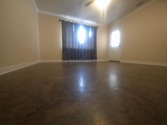 Foto del edificio - Charming 3-Bedroom Home for Rent – Spacious Backyard & Quiet Neighborhood!