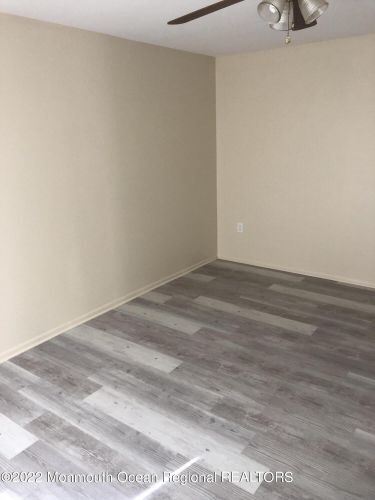 Building Photo - 35 Amberly Dr