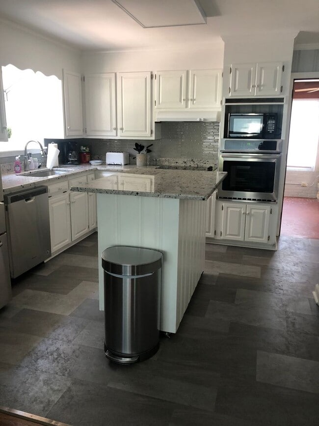 Building Photo - 1457 Brookwood Drive