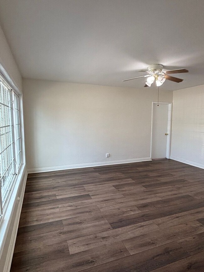 Building Photo - Spacious 3 bedroom available now!