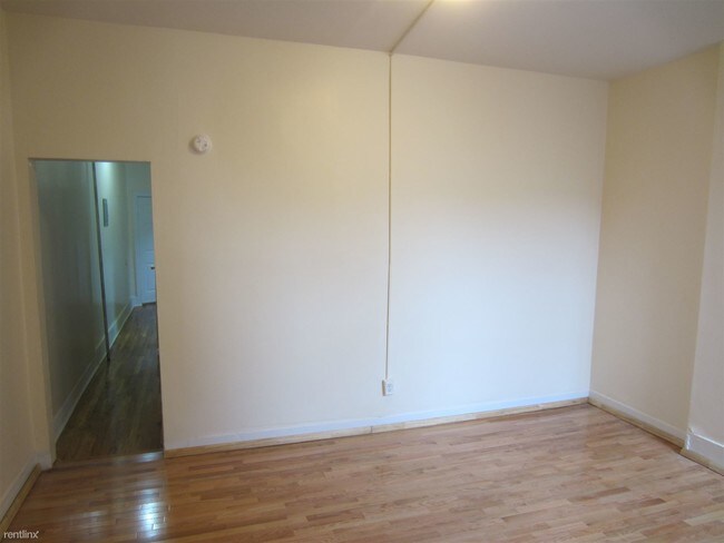 Building Photo - 221 Lewis Ave