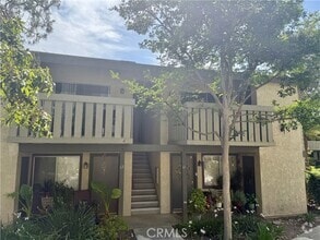 Building Photo - 960 E Bonita Ave