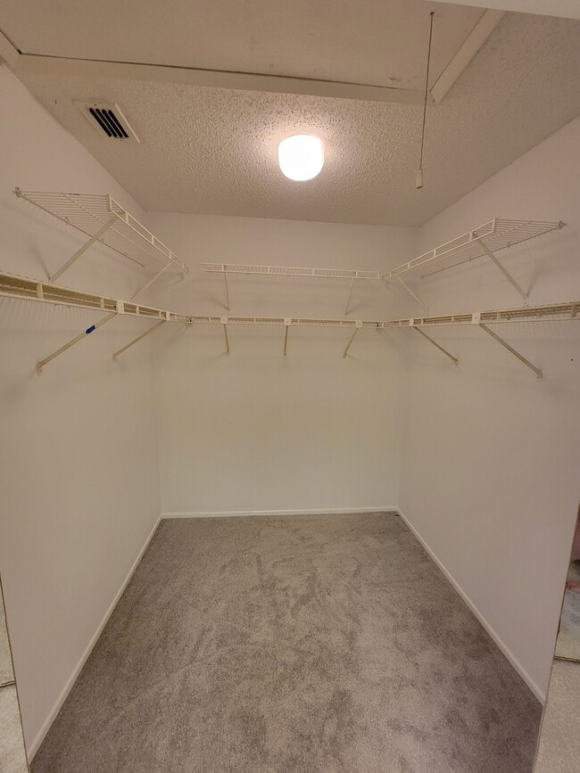 Building Photo - 4863 Village Gardens Dr