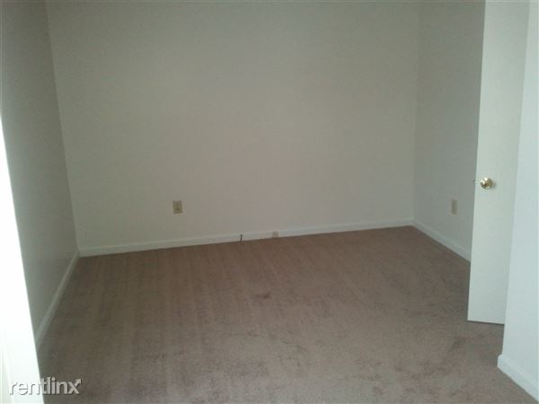 Foto del edificio - 701 Brian Ct