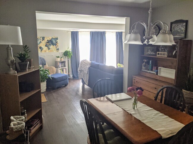 nice flow to the unit - 4 Brookside Dr
