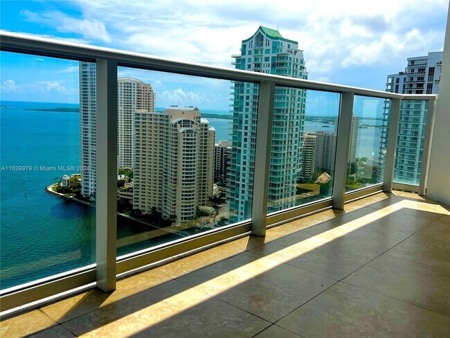 Foto del edificio - 300 S Biscayne Blvd