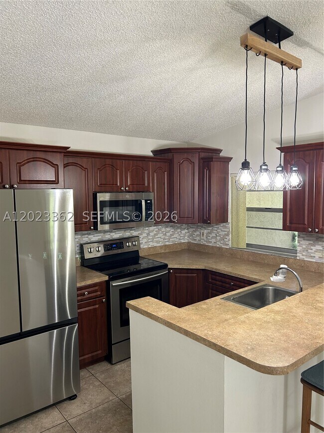 Building Photo - 578 Woodgate Cir