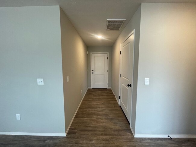 Building Photo - Make this  beautiful modern home yours!!