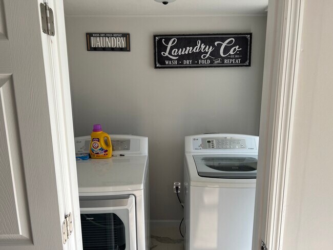 Foto del edificio - 719 S Washington St