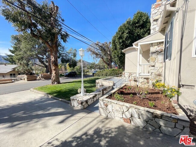 Foto del edificio - 2851 Fairmount Ave