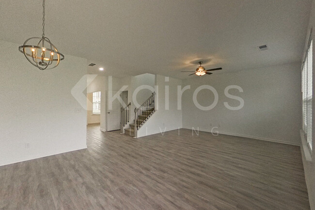 Foto del edificio - 307 Silver Maple Ln