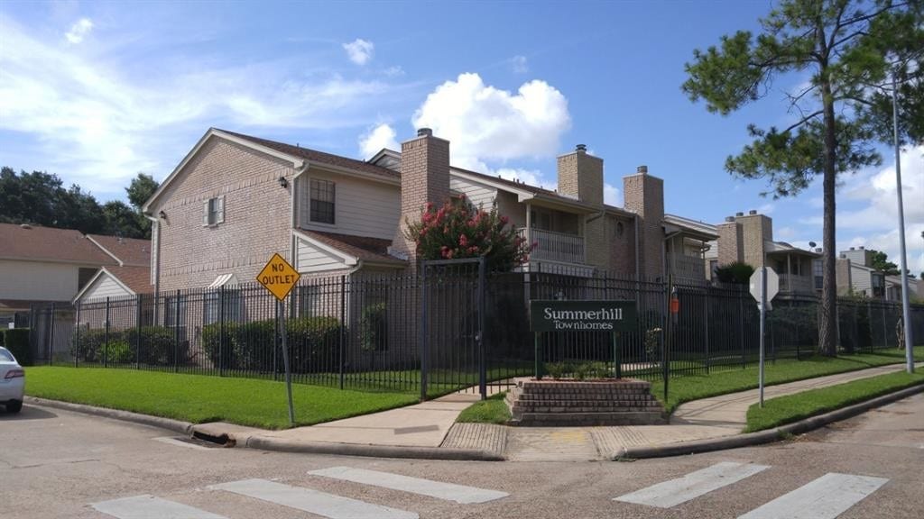 Primary Photo - 736 Country Pl Dr