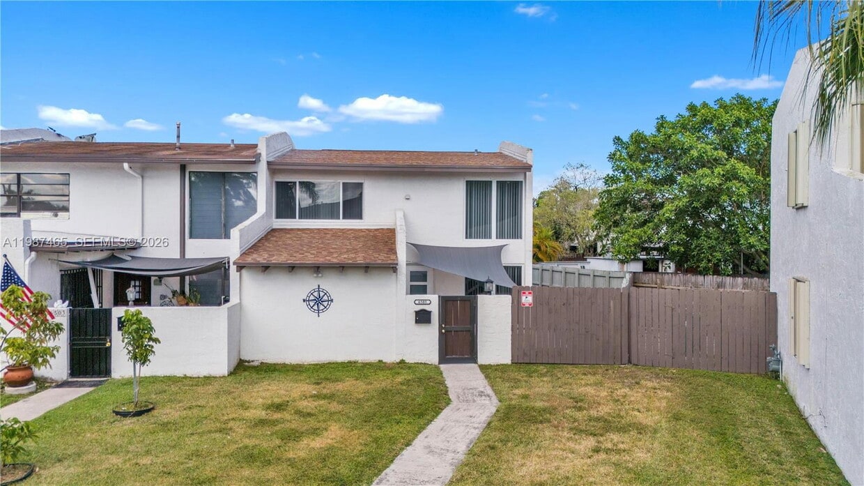 Photo - 6505 Southwest 113th Place, Miami, FL 33173 - 3 BR 2 BA townhouse