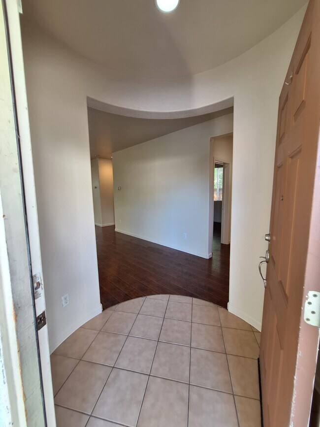 Foto del edificio - 5066 Trouville Ln