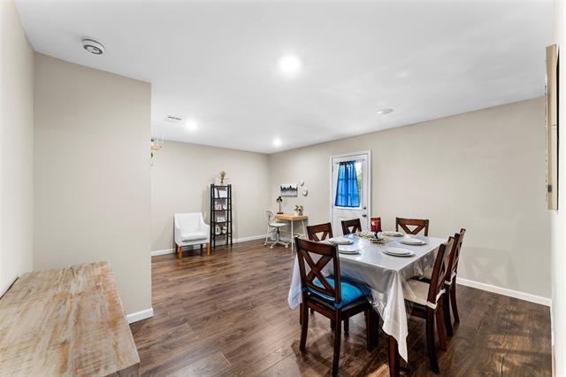 Foto del edificio - 2426 Cloverdale St