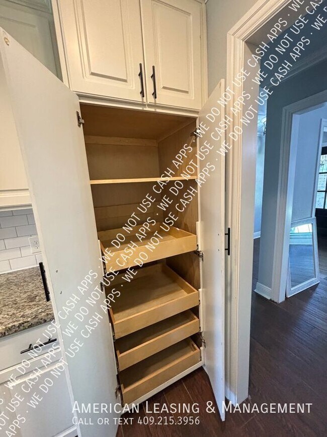 Foto del edificio - 2207 Spring Oak Ln