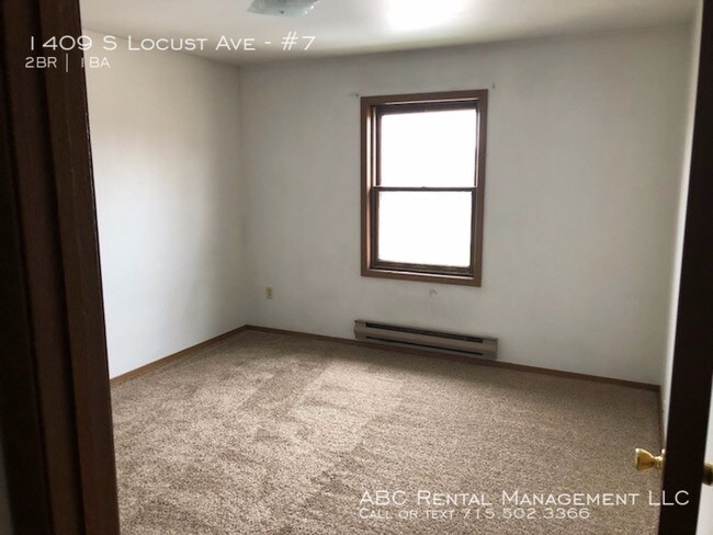 Building Photo - 1409 S Locust Ave