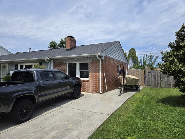 Foto del edificio - 4616 Crown Point Ln