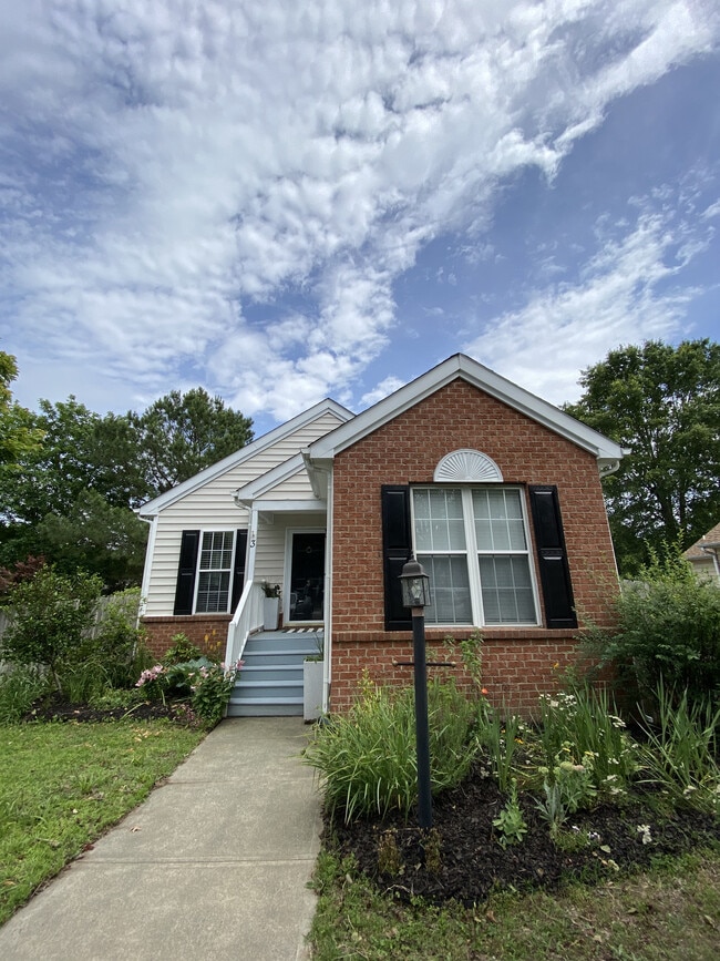 Building Photo - 3 Forest Creek Dr