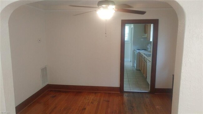 Building Photo - 3726 Essex Cir