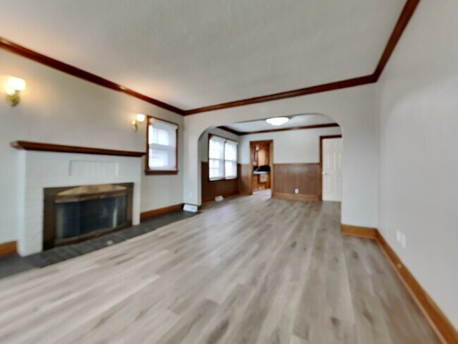 Building Photo - Charming 3 Bedroom, 1 Bathroom House in Mi...