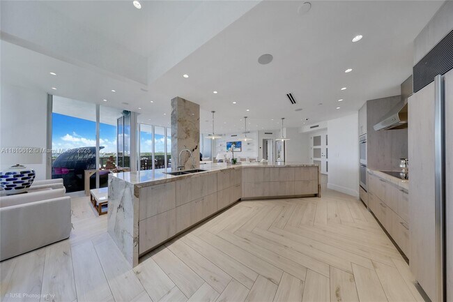Foto del edificio - 10225 Collins Ave