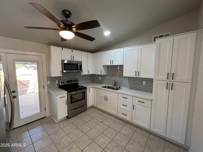 Building Photo - 6711 W Osborn Rd