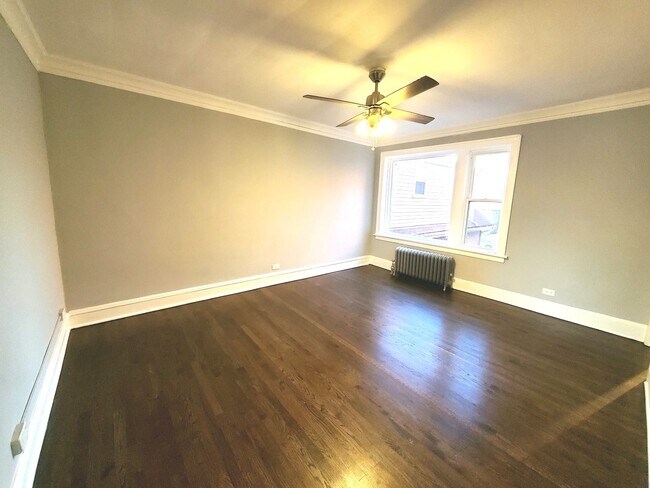 Building Photo - 1537 E 85th Pl