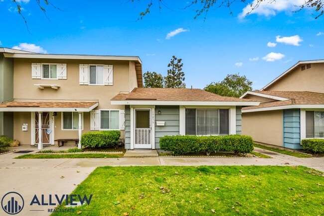 Foto del edificio - 1 Bed/1 Bath Available in Huntington Beach