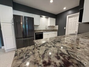 Building Photo - 140 Date Palm Dr