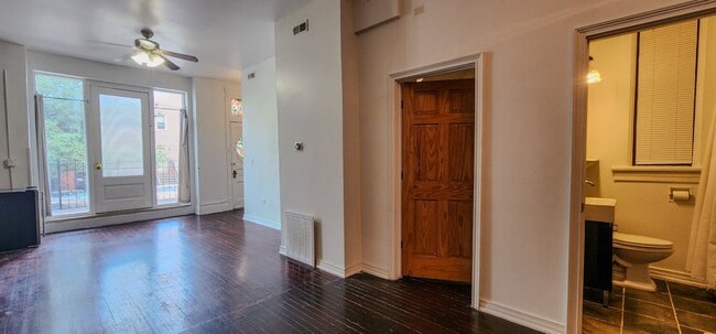 Building Photo - 1224 N Cleaver St