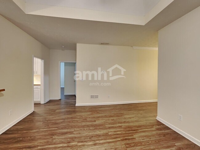 Building Photo - 1025 Dogwood Park Dr