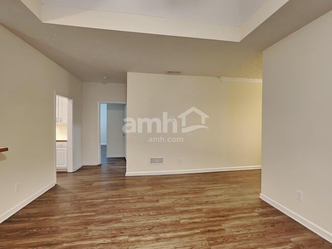 Foto del edificio - 1025 Dogwood Park Dr