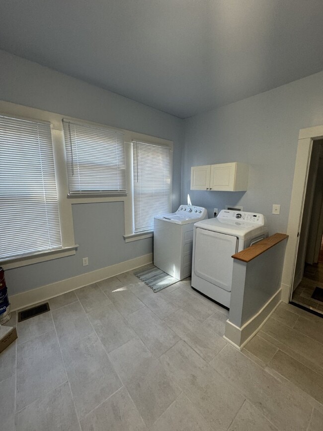 Foto del edificio - 4 bedroom 3 bath Springfield home