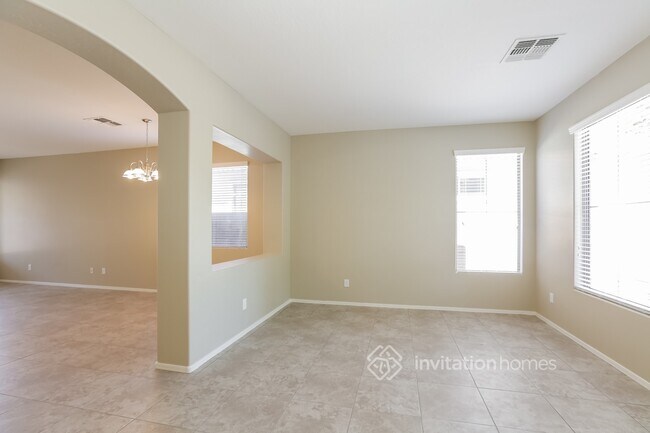 Foto del edificio - 15925 W Calavar Rd