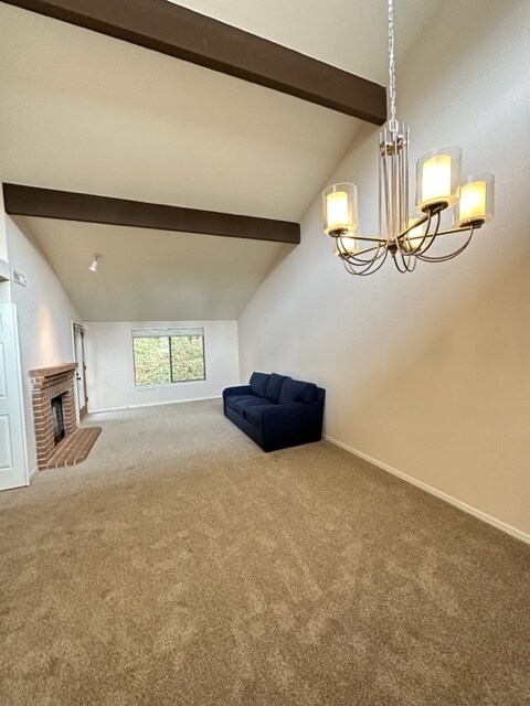 Foto del edificio - 15904 Village Green Dr