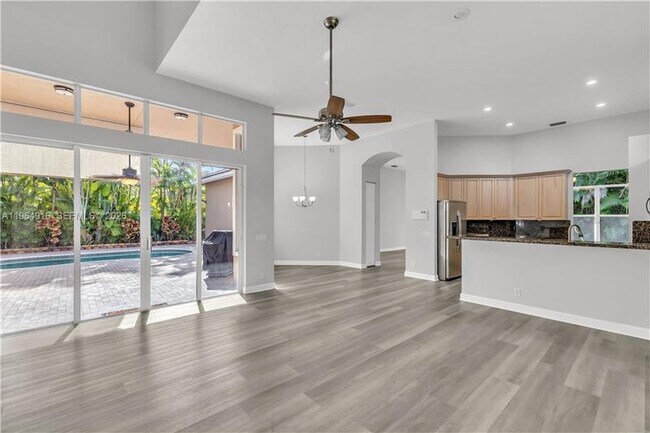 Foto del edificio - 558 NW 118th Ave