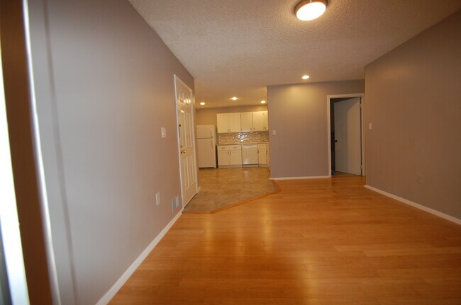 Foto del edificio - 66 Canterbury Ct