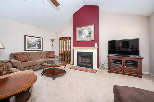 Building Photo - 4015 Paloverde Dr