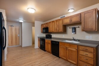 Building Photo - 228 S Cottonwood Rd