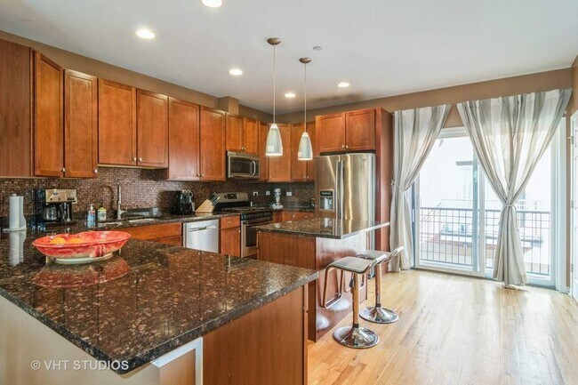 Building Photo - 1192 Clarence Ave