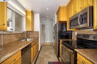 Building Photo - 47112 Warm Springs Blvd