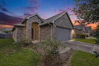 Building Photo - 20719 Winghaven Dr