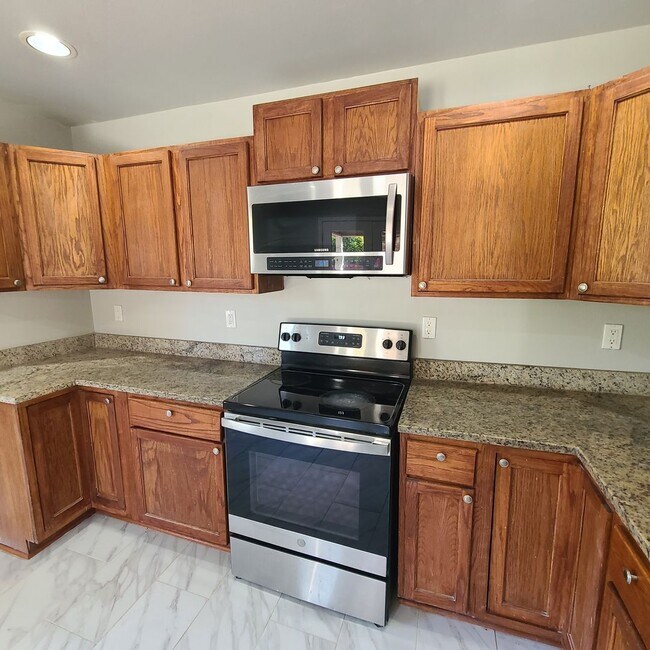 Foto del edificio - Remodeled 4 BR/2 bath single story!