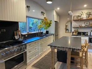 Building Photo - 91 Main St W