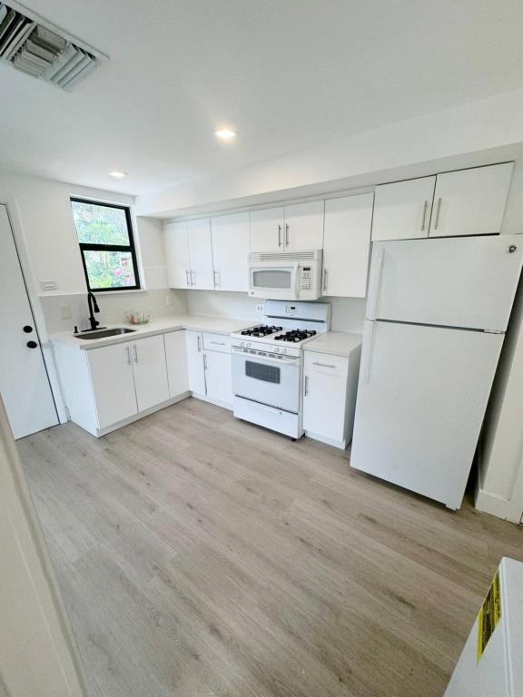 Foto del edificio - 445 SW 3rd St