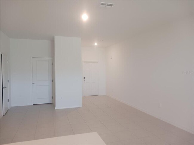 Foto del edificio - 8607 Tropical Aire Ln